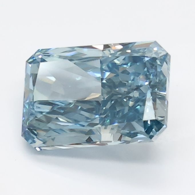 Loose Diamond - RADIANT 1.92ct Fancy Vivid Blue VS2: Loose Diamond - RADIANT 1.92ct Fancy Vivid Blue VS2 Source: This is a real non-mined Diamond that has been grown in a lab Shape: RADIANT Carats: 1.92 Color: Fancy Vivid Blue Certification: IGI Video: