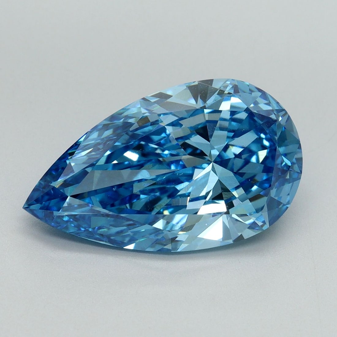 Loose Diamond - PEAR 5.0ct Fancy Vivid Blue VS1: Loose Diamond - PEAR 5.0ct Fancy Vivid Blue VS1 Source: This is a real non-mined Diamond that has been grown in a lab Shape: PEAR Carats: 5.0 Color: Fancy Vivid Blue Certification: IGI Video: