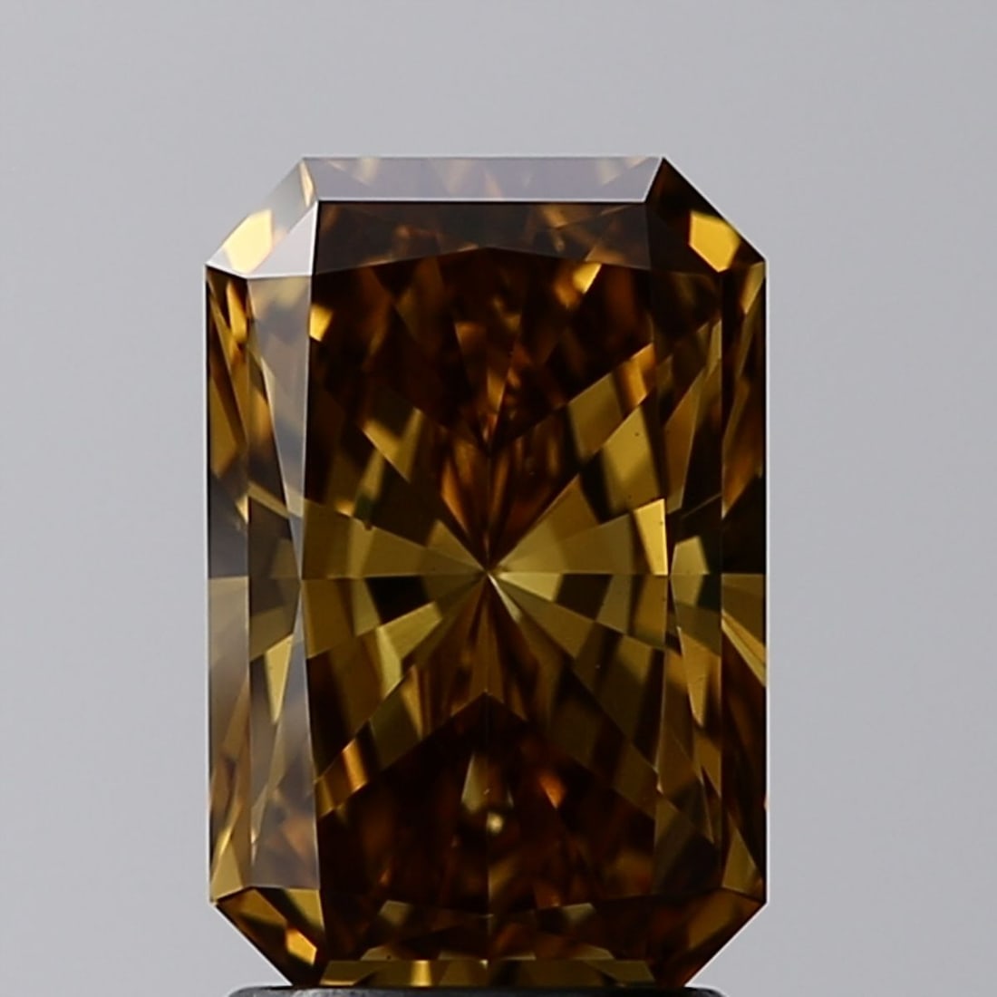 Loose Diamond - RADIANT 2.04ct Fancy Vivid Yellow Brown VS2: Loose Diamond - RADIANT 2.04ct Fancy Vivid Yellow Brown VS2 Source: This is a real non-mined Diamond that has been grown in a lab Shape: RADIANT Carats: 2.04 Color: Fancy Vivid Yellow Brown Certificat