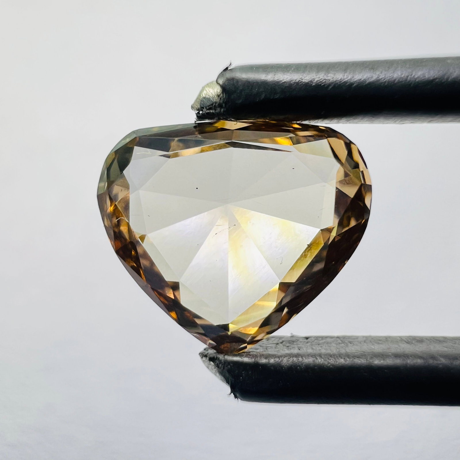 Loose Diamond - HEART 0.76ct Orange SI1: Loose Diamond - HEART 0.76ct Orange SI1 Source: This is a real non-mined Diamond that has been grown in a lab Shape: HEART Carats: 0.76 Color: Orange Certification: NONE The Diamond Depot Guarantee: A
