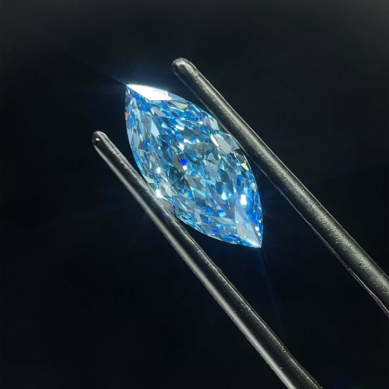 Loose Diamond - MARQUISE 1.91ct Fancy Vivid Blue VS1: Loose Diamond - MARQUISE 1.91ct Fancy Vivid Blue VS1 Source: This is a real non-mined Diamond that has been grown in a lab Shape: MARQUISE Carats: 1.91 Color: Fancy Vivid Blue Certification: IGI Video