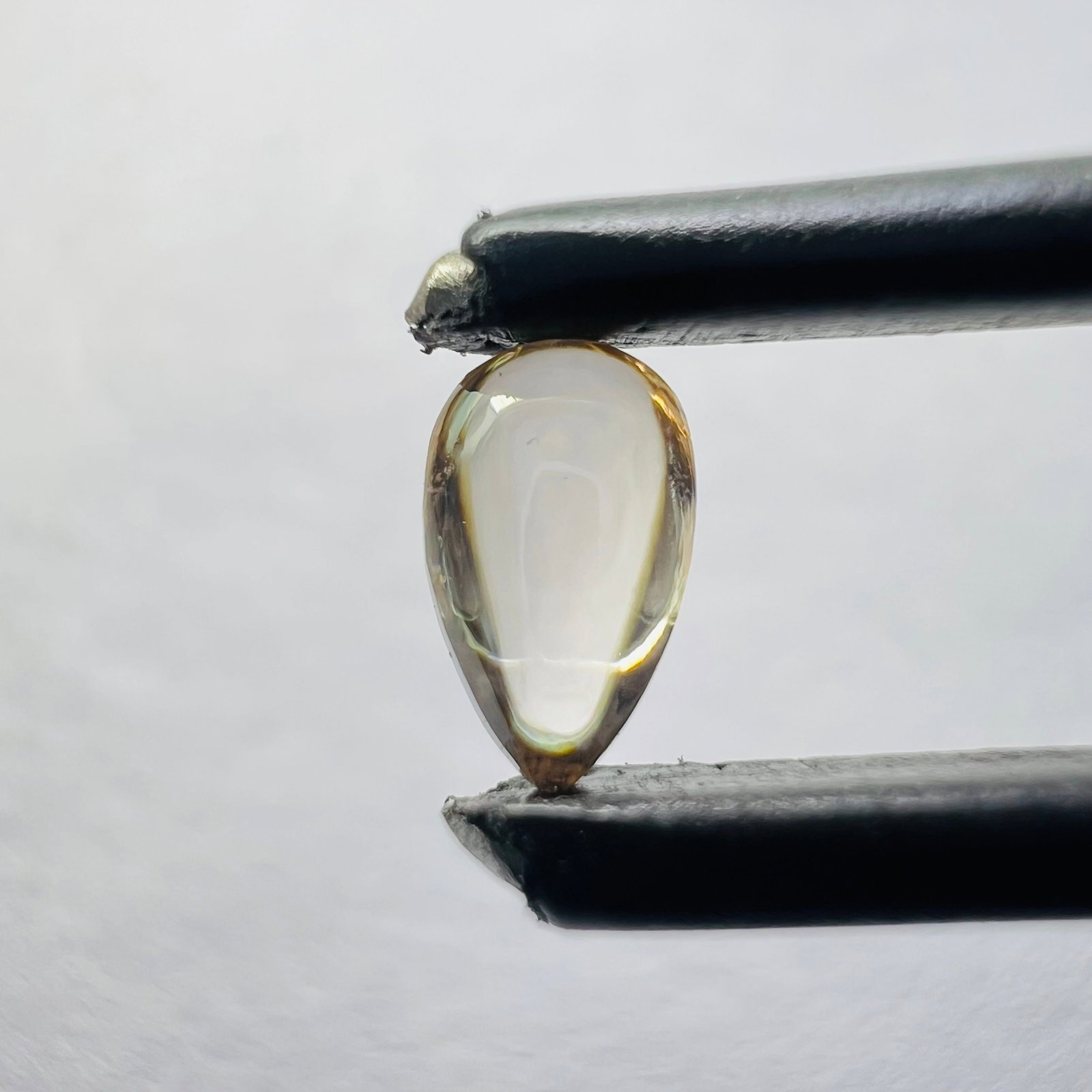 Loose Diamond - PEAR 0.24ct Brown VS1: Loose Diamond - PEAR 0.24ct Brown VS1 Source: This is a real non-mined Diamond that has been grown in a lab Shape: PEAR Carats: 0.24 Color: Brown Certification: NONE Video: