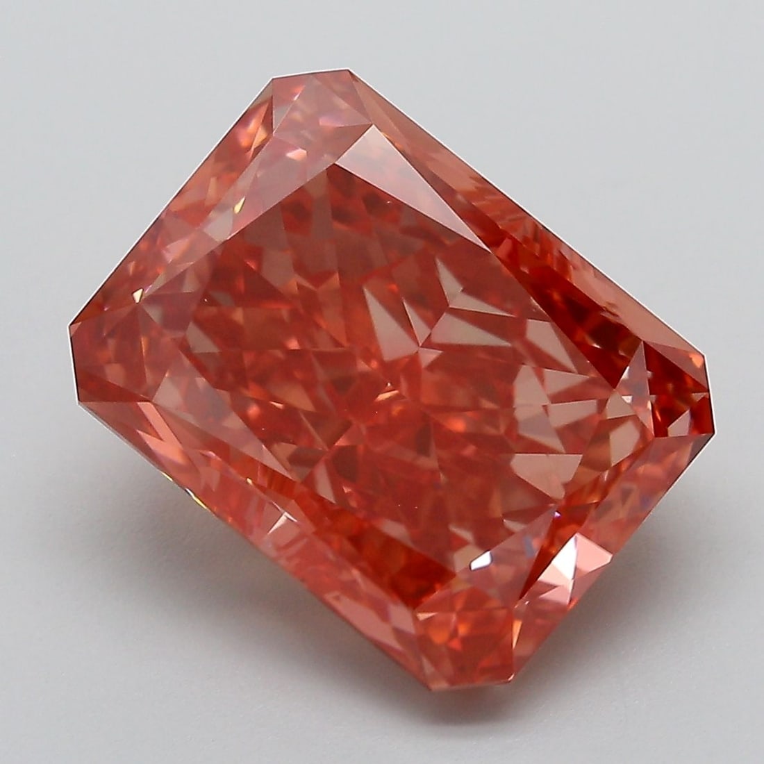 Loose Diamond - RADIANT 8.21ct Fancy Vivid Red VS1: Loose Diamond - RADIANT 8.21ct Fancy Vivid Red VS1 Source: This is a real non-mined Diamond that has been grown in a lab Shape: RADIANT Carats: 8.21 Color: Fancy Vivid Red Certification: IGI Video: