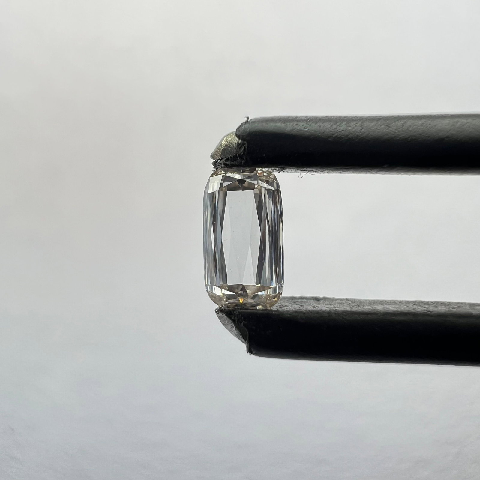 Loose Diamond - PEAR 0.45ct Brown VS1: Loose Diamond - PEAR 0.45ct Brown VS1 Source: This is a real non-mined Diamond that has been grown in a lab Shape: PEAR Carats: 0.45 Color: Brown Certification: NONE The Diamond Depot Guarantee: All i