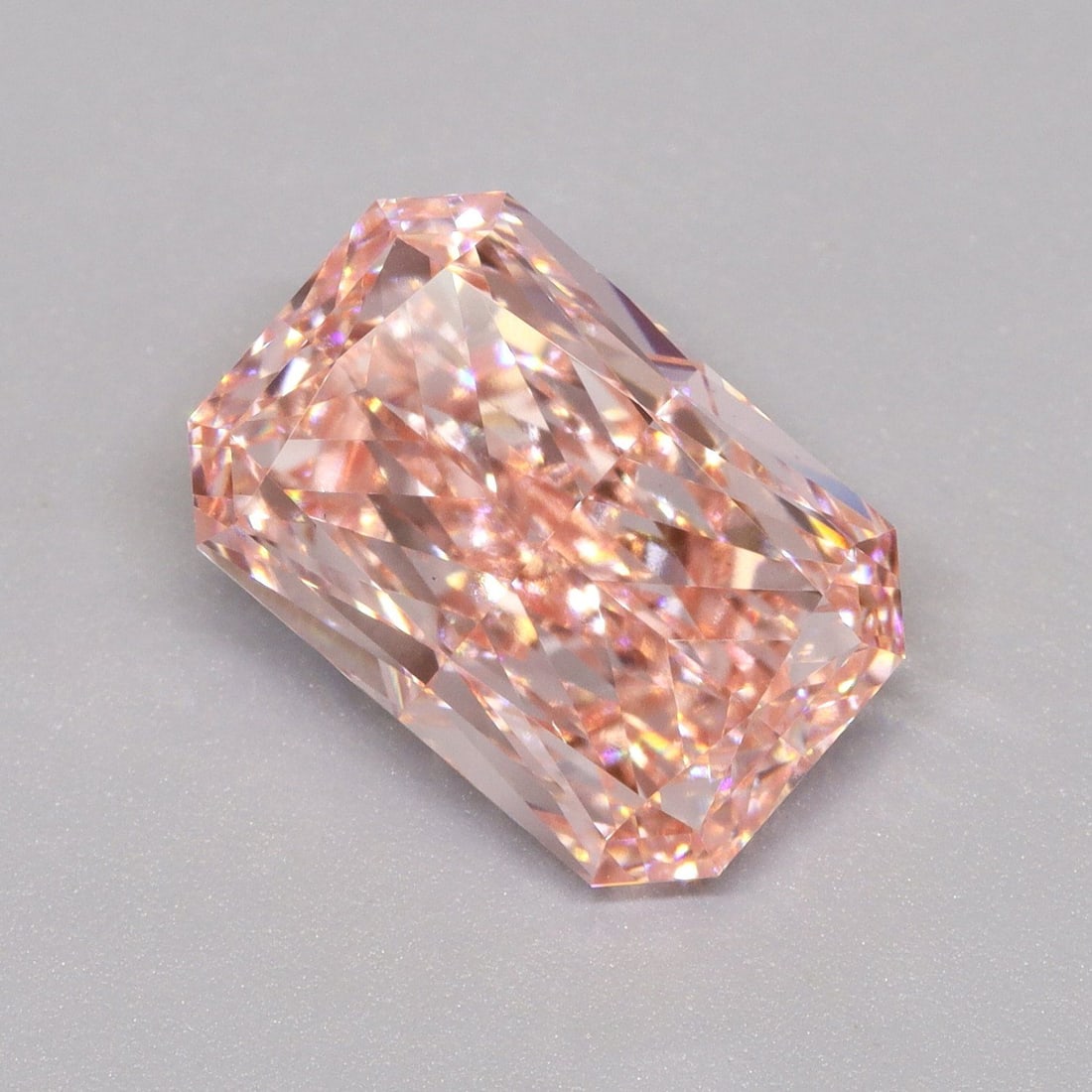 Loose Diamond - RADIANT 3.02ct Fancy Vivid Pink VS1: Loose Diamond - RADIANT 3.02ct Fancy Vivid Pink VS1 Source: This is a real non-mined Diamond that has been grown in a lab Shape: RADIANT Carats: 3.02 Color: Fancy Vivid Pink Certification: IGI Video: