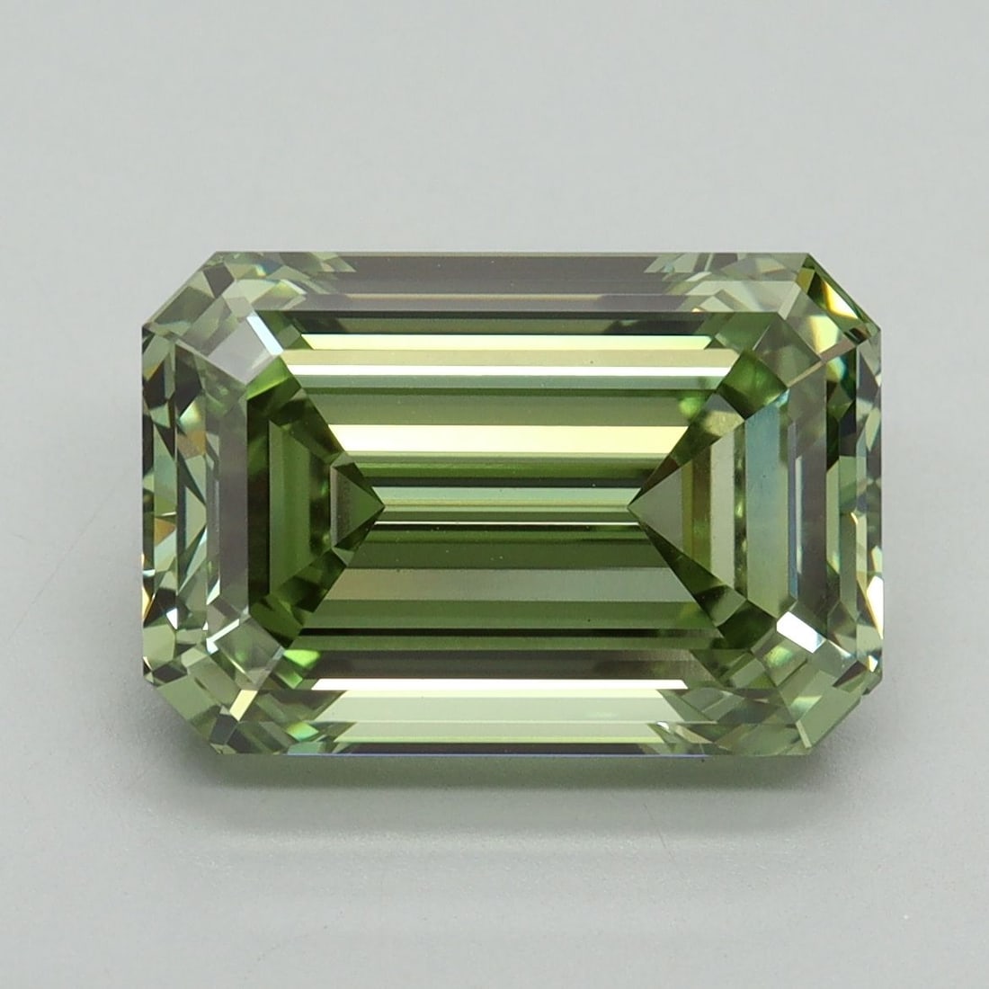 Loose Diamond - EMERALD 5.02ct Fancy Vivid Green VS1: Loose Diamond - EMERALD 5.02ct Fancy Vivid Green VS1 Source: This is a real non-mined Diamond that has been grown in a lab Shape: EMERALD Carats: 5.02 Color: Fancy Vivid Green Certification: IGI Video