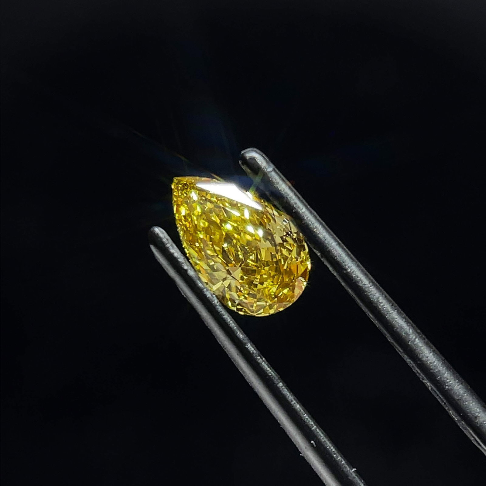 Loose Diamond - PEAR 0.94ct Fancy Intense Yellow VVS2 (1 of 1)