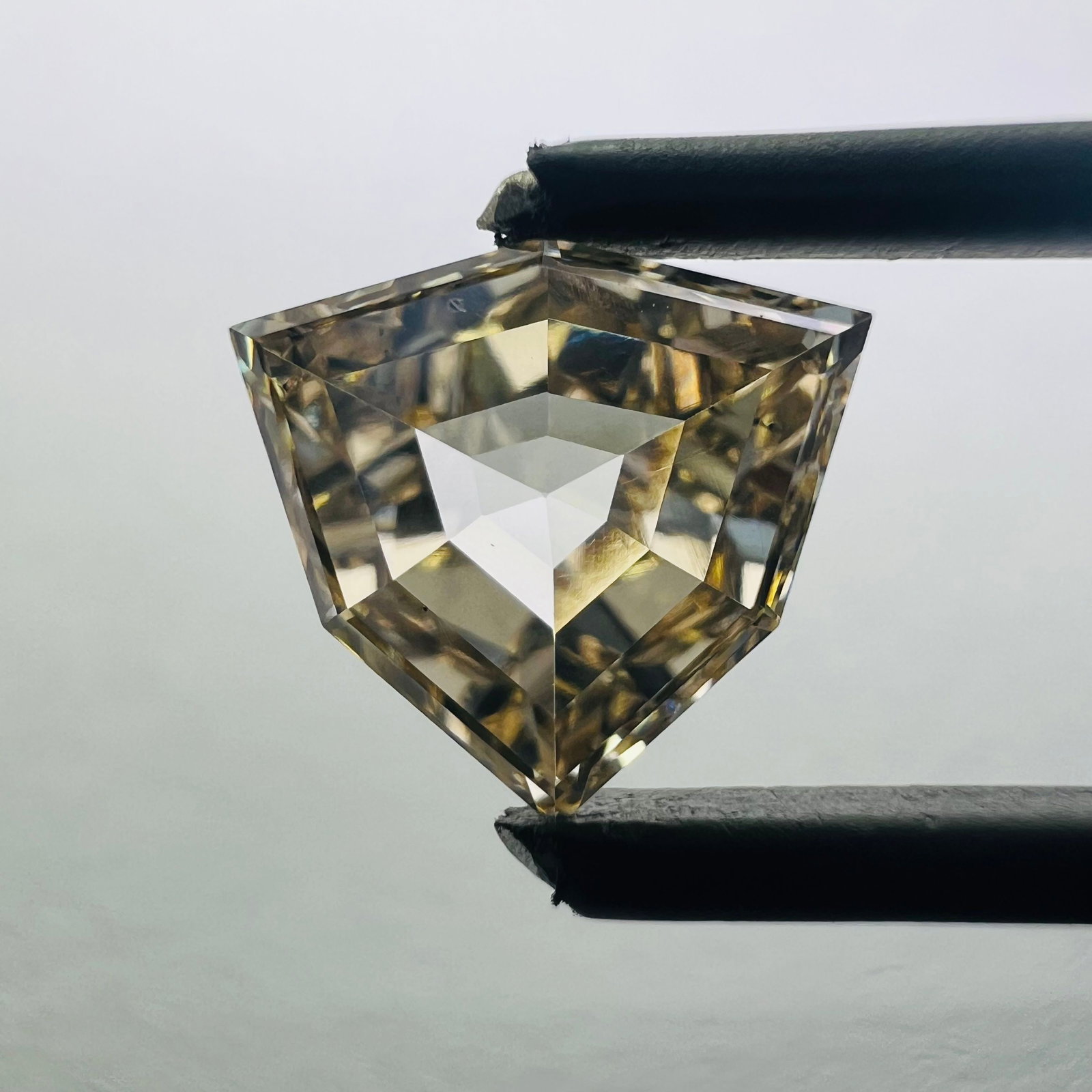 Loose Diamond - SHIELD 1.37ct Brown VS2: Loose Diamond - SHIELD 1.37ct Brown VS2 Source: This is a real non-mined Diamond that has been grown in a lab Shape: SHIELD Carats: 1.37 Color: Brown Certification: NONE The Diamond Depot Guarantee: A