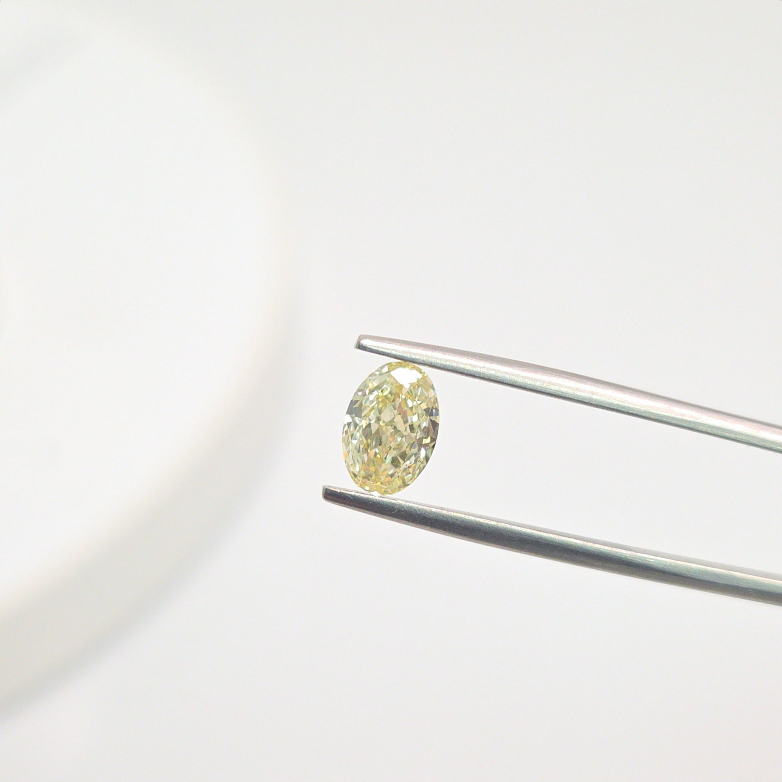 Loose Diamond - OVAL 1.11ct Fancy Yellow VS1: Loose Diamond - OVAL 1.11ct Fancy Yellow VS1 Source: This is a real non-mined Diamond that has been grown in a lab Shape: OVAL Carats: 1.11 Color: Fancy Yellow Certification: IGI Video: