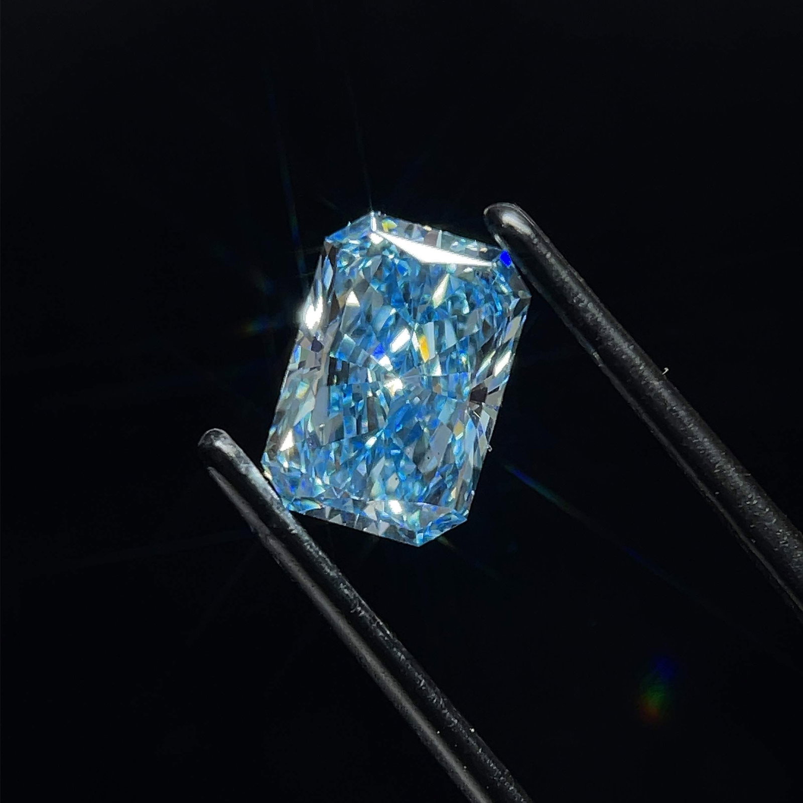 Loose Diamond - RADIANT 2.1ct Fancy Vivid Blue VS2 (1 of 1)