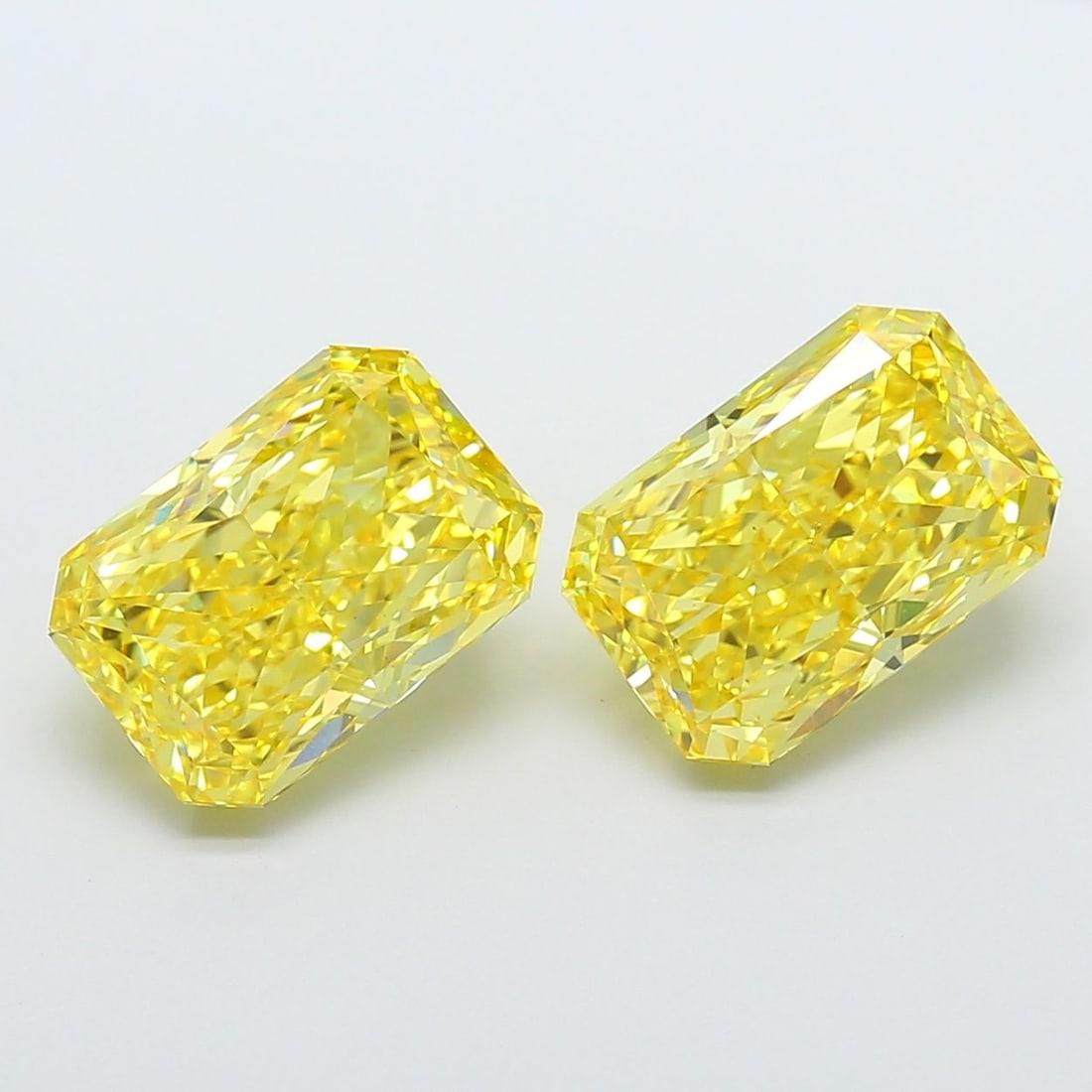 Loose Diamond - RADIANT 5.02ct Fancy Vivid Yellow VS1: Loose Diamond - RADIANT 5.02ct Fancy Vivid Yellow VS1 Source: This is a real non-mined Diamond that has been grown in a lab Shape: RADIANT Carats: 5.02 Color: Fancy Vivid Yellow Certification: IGI Vid
