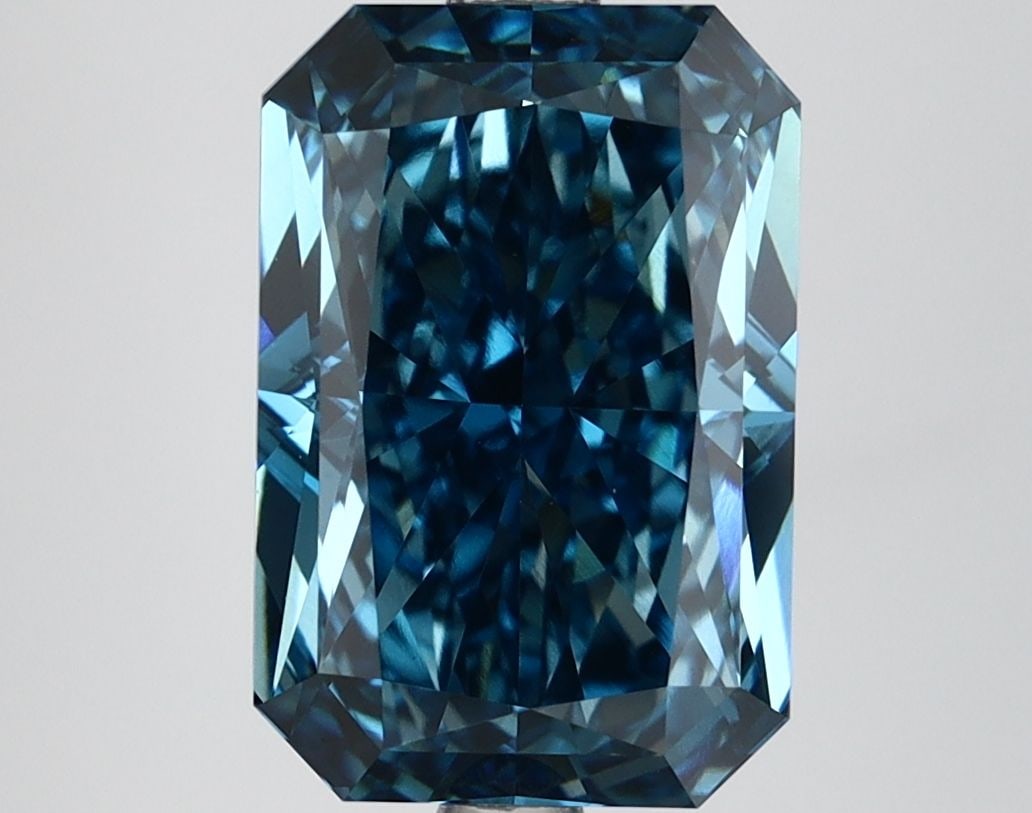 Loose Diamond - RADIANT 4.04ct Fancy Vivid Blue VS1: Loose Diamond - RADIANT 4.04ct Fancy Vivid Blue VS1 Source: This is a real non-mined Diamond that has been grown in a lab Shape: RADIANT Carats: 4.04 Color: Fancy Vivid Blue Certification: IGI Video: