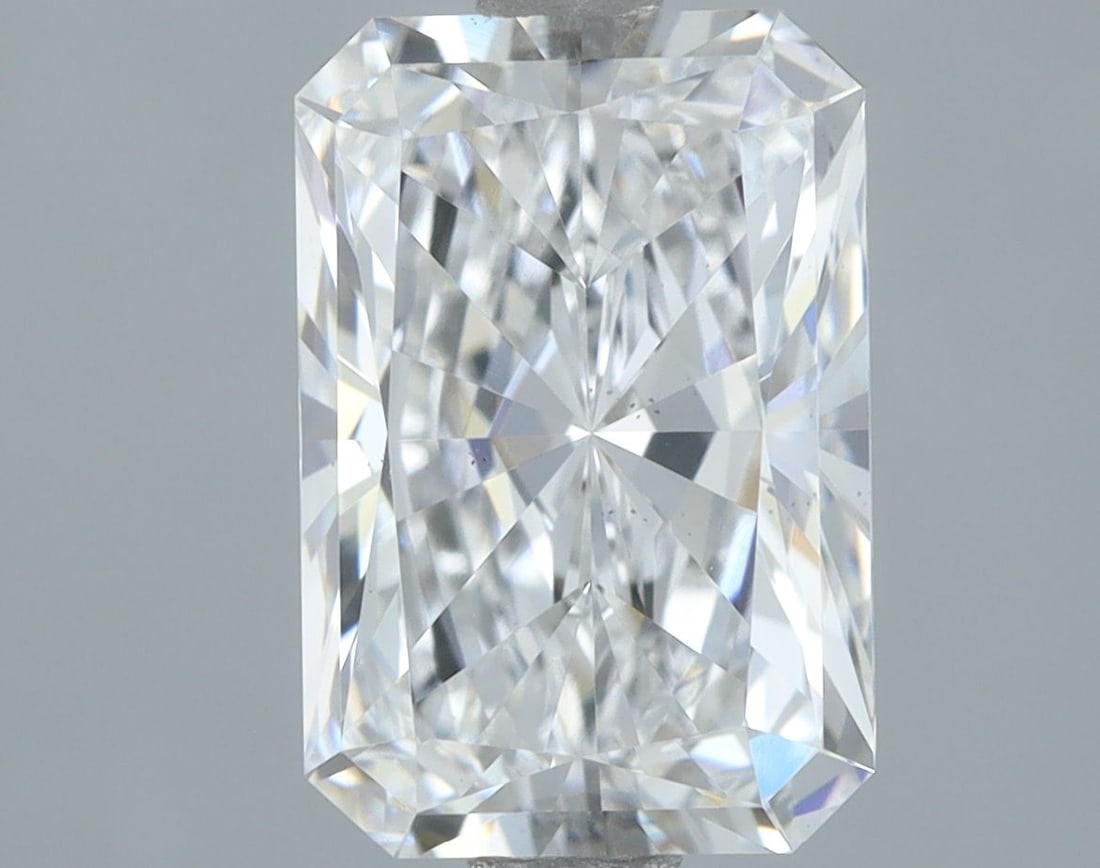 Loose Diamond - RADIANT 2.07ct E VS2: Loose Diamond - RADIANT 2.07ct E VS2 Source: This is a real non-mined Diamond that has been grown in a lab Shape: RADIANT Carats: 2.07 Color: E Clarity: VS2 Certification: IGI Video: