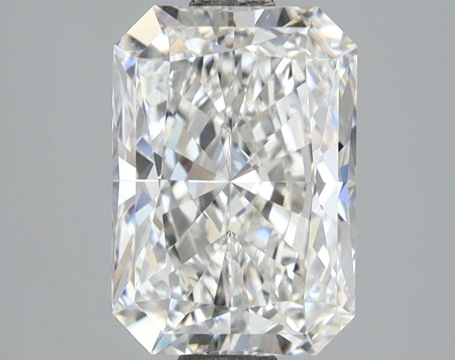 Loose Diamond - RADIANT 2.6ct E VS1: Loose Diamond - RADIANT 2.6ct E VS1 Source: This is a real non-mined Diamond that has been grown in a lab Shape: RADIANT Carats: 2.6 Color: E Clarity: VS1 Certification: IGI Video: