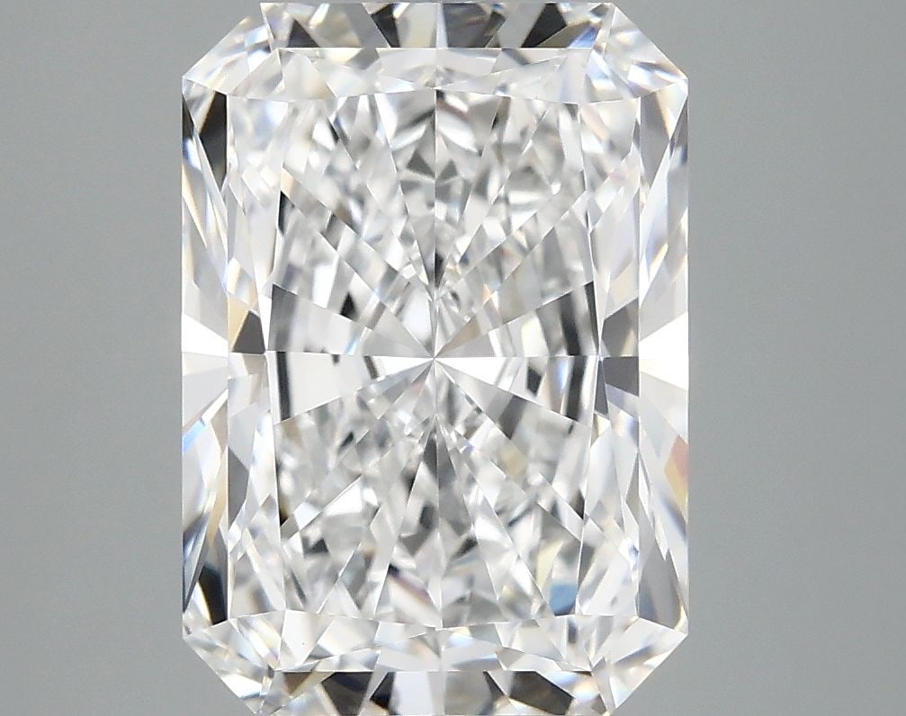 Loose Diamond - RADIANT 3.88ct D VVS2: Loose Diamond - RADIANT 3.88ct D VVS2 Source: This is a real non-mined Diamond that has been grown in a lab Shape: RADIANT Carats: 3.88 Color: D Clarity: VVS2 Certification: IGI Video: