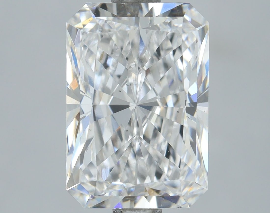 Loose Diamond - RADIANT 2.01ct D VS2: Loose Diamond - RADIANT 2.01ct D VS2 Source: This is a real non-mined Diamond that has been grown in a lab Shape: RADIANT Carats: 2.01 Color: D Clarity: VS2 Certification: IGI Video:
