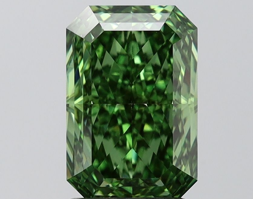 Loose Diamond - RADIANT 2.52ct Fancy Vivid Green VVS2: Loose Diamond - RADIANT 2.52ct Fancy Vivid Green VVS2 Source: This is a real non-mined Diamond that has been grown in a lab Shape: RADIANT Carats: 2.52 Color: Fancy Vivid Green Certification: IGI Vide