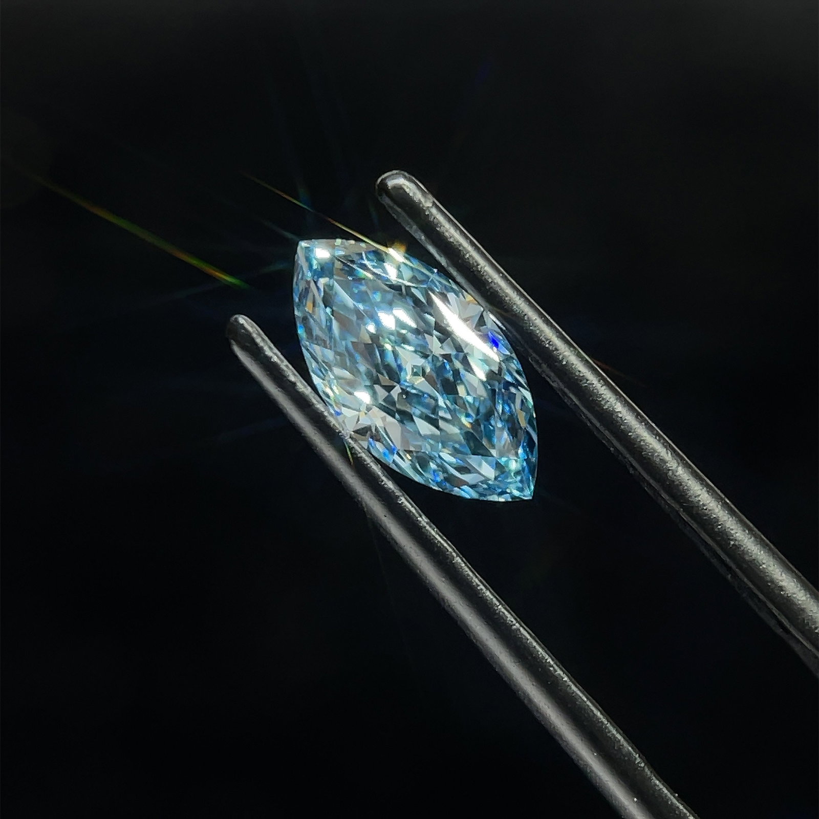 Loose Diamond - MARQUISE 1.38ct Blue VS1: Loose Diamond - MARQUISE 1.38ct Blue VS1 Source: This is a real non-mined Diamond that has been grown in a lab Shape: MARQUISE Carats: 1.38 Color: Blue Certification: NONE The Diamond Depot Guarantee: