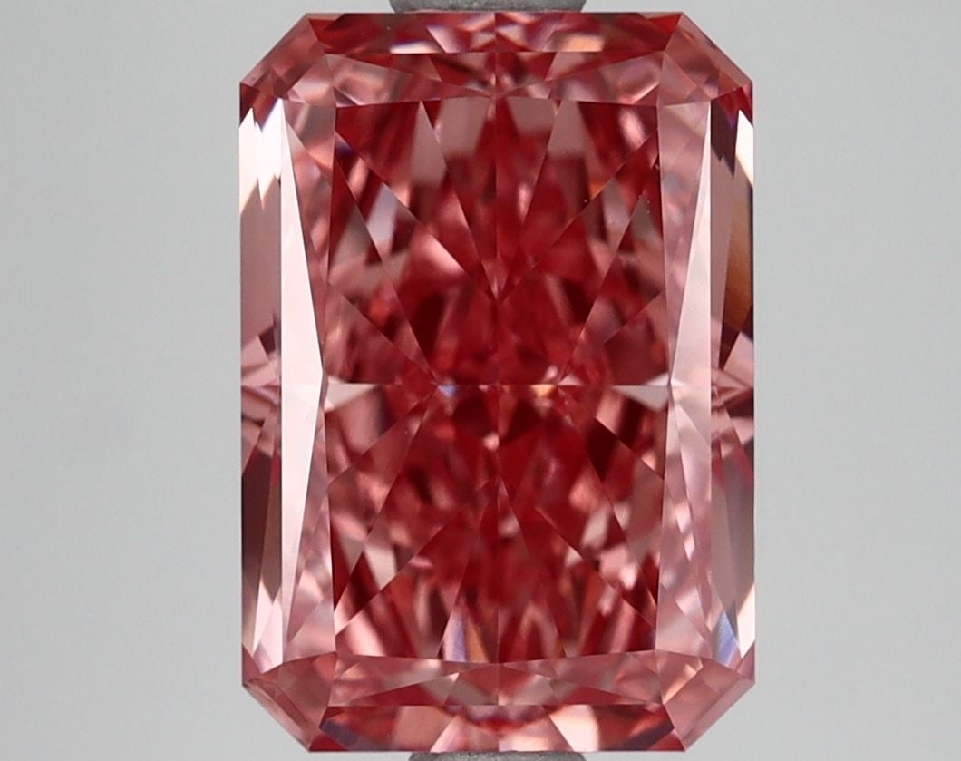 Loose Diamond - RADIANT 2.53ct Fancy Vivid Pink VVS2: Loose Diamond - RADIANT 2.53ct Fancy Vivid Pink VVS2 Source: This is a real non-mined Diamond that has been grown in a lab Shape: RADIANT Carats: 2.53 Color: Fancy Vivid Pink Certification: IGI Video: