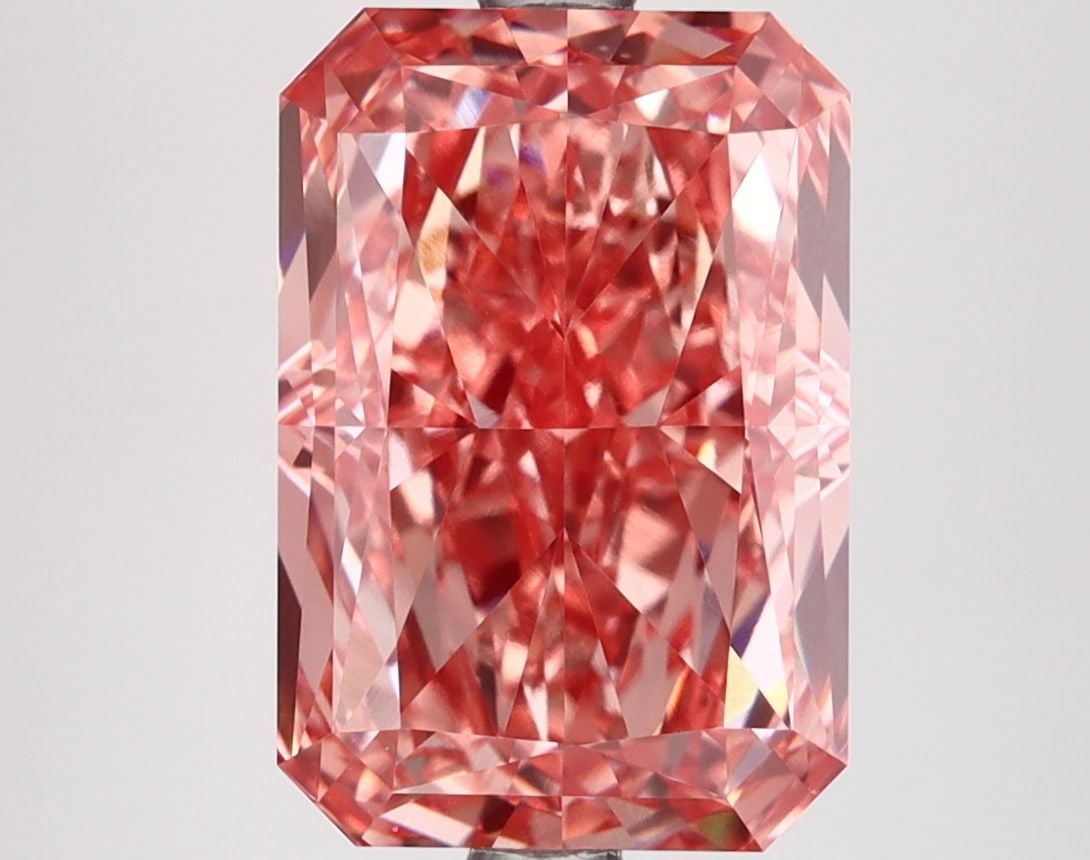 Loose Diamond - RADIANT 4.77ct Fancy Vivid Pink VVS2: Loose Diamond - RADIANT 4.77ct Fancy Vivid Pink VVS2 Source: This is a real non-mined Diamond that has been grown in a lab Shape: RADIANT Carats: 4.77 Color: Fancy Vivid Pink Certification: IGI