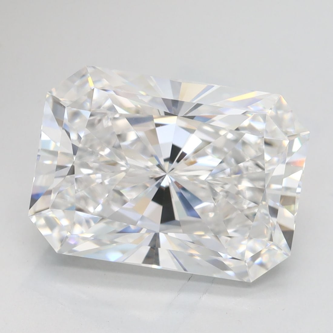Loose Diamond - RADIANT 5.2ct D VVS1: Loose Diamond - RADIANT 5.2ct D VVS1 Source: This is a real non-mined Diamond that has been grown in a lab Shape: RADIANT Carats: 5.2 Color: D Clarity: VVS1 Certification: GIA Video: Video Link The