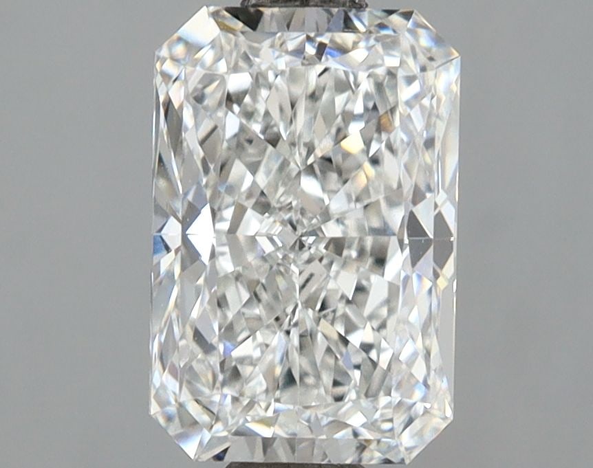 Loose Diamond - RADIANT 3.06ct E VVS2: Loose Diamond - RADIANT 3.06ct E VVS2 Source: This is a real non-mined Diamond that has been grown in a lab Shape: RADIANT Carats: 3.06 Color: E Clarity: VVS2 Certification: IGI Video: