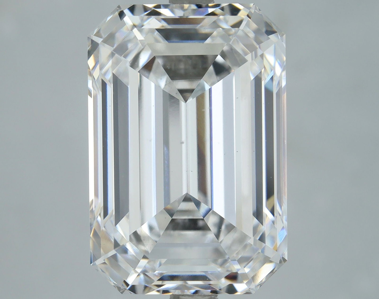 Loose Diamond - EMERALD 7.07ct E VS1: Loose Diamond - EMERALD 7.07ct E VS1 Source: This is a real non-mined Diamond that has been grown in a lab Shape: EMERALD Carats: 7.07 Color: E Clarity: VS1 Certification: IGI Video:
