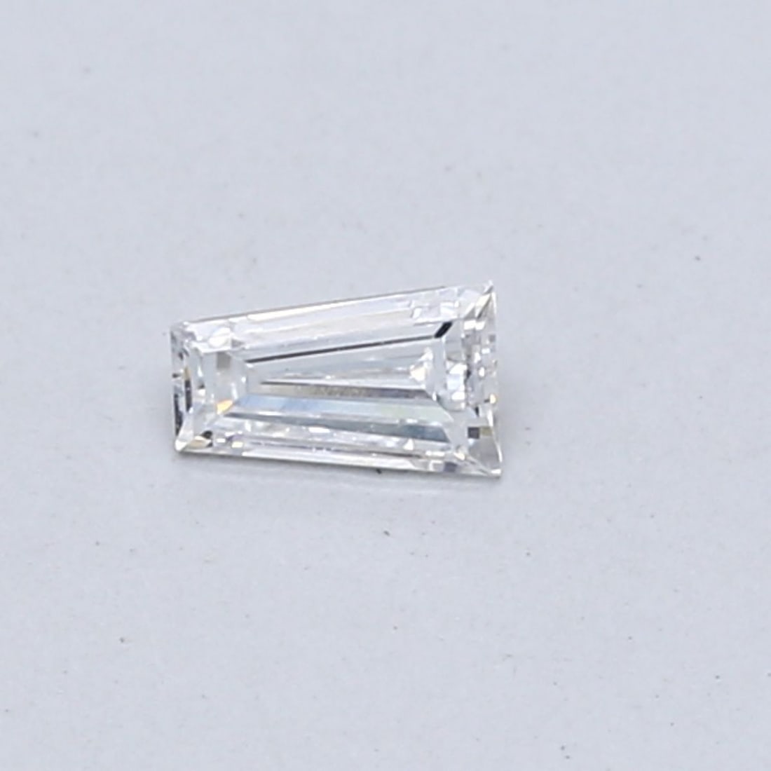 Loose Diamond - TAPERED BAGUETTE 0.17ct E VVS2: Loose Diamond - TAPERED BAGUETTE 0.17ct E VVS2 Source: This is a real non-mined Diamond that has been grown in a lab Shape: TAPERED BAGUETTE Carats: 0.17 Color: E Clarity: VVS2 Certification: NONE
