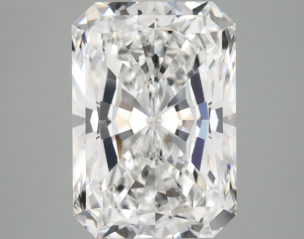 Loose Diamond - RADIANT 4.19ct D VS1: Loose Diamond - RADIANT 4.19ct D VS1 Source: This is a real non-mined Diamond that has been grown in a lab Shape: RADIANT Carats: 4.19 Color: D Clarity: VS1 Certification: IGI Video: