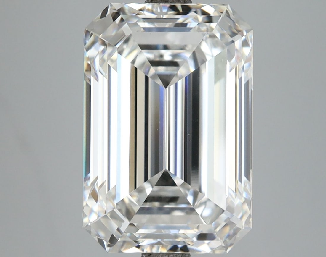Loose Diamond - EMERALD 7.11ct E VVS2: Loose Diamond - EMERALD 7.11ct E VVS2 Source: This is a real non-mined Diamond that has been grown in a lab Shape: EMERALD Carats: 7.11 Color: E Clarity: VVS2 Certification: IGI Video: