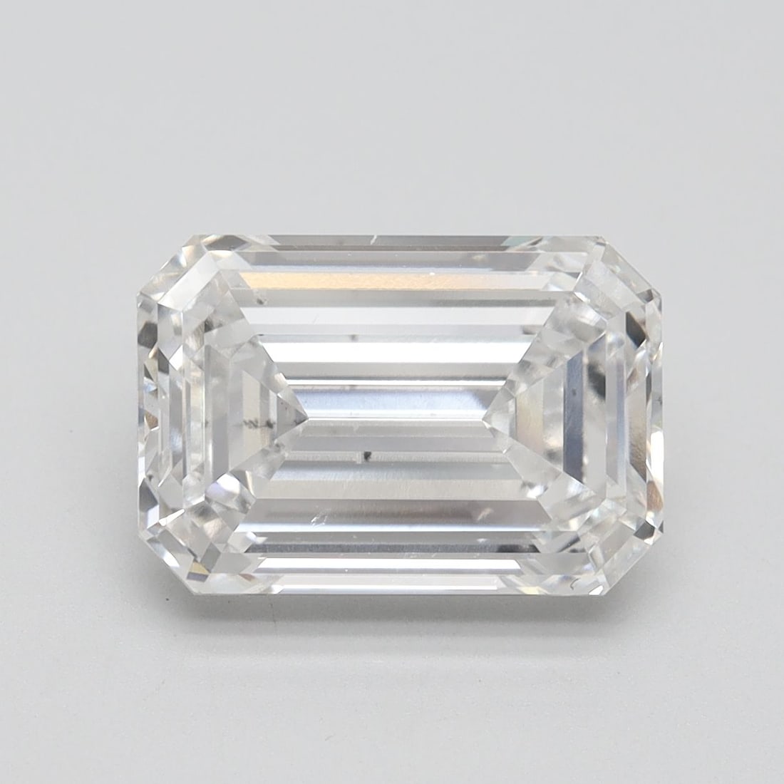 Loose Diamond - EMERALD 4.52ct D VS2: Loose Diamond - EMERALD 4.52ct D VS2 Source: This is a real non-mined Diamond that has been grown in a lab Shape: EMERALD Carats: 4.52 Color: D Clarity: VS2 Certification: IGI Video: