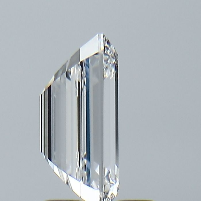 Loose Diamond - EMERALD 2.21ct D VVS2: Loose Diamond - EMERALD 2.21ct D VVS2 Source: This is a real non-mined Diamond that has been grown in a lab Shape: EMERALD Carats: 2.21 Color: D Clarity: VVS2 Certification: IGI Video: Video Link The