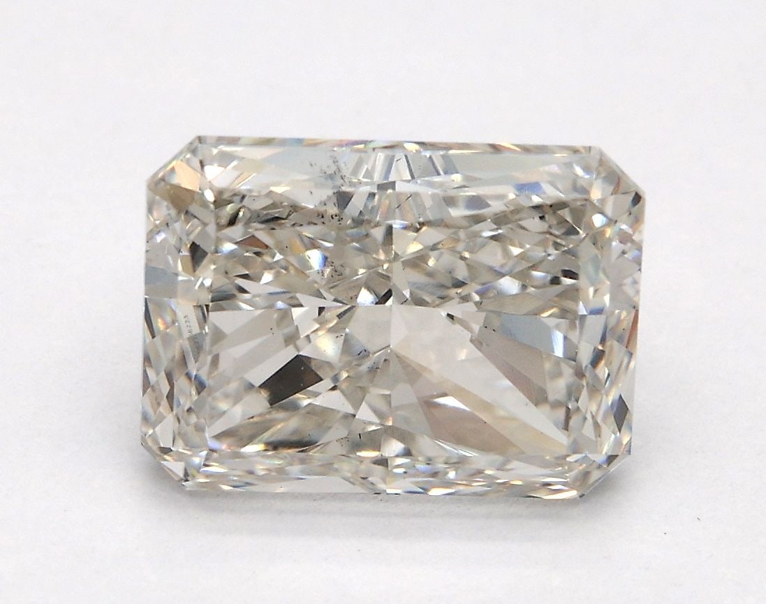 Loose Diamond - RADIANT 2.3ct H VS2: Loose Diamond - RADIANT 2.3ct H VS2 Source: This is a real non-mined Diamond that has been grown in a lab Shape: RADIANT Carats: 2.3 Color: H Clarity: VS2 Certification: IGI Video: