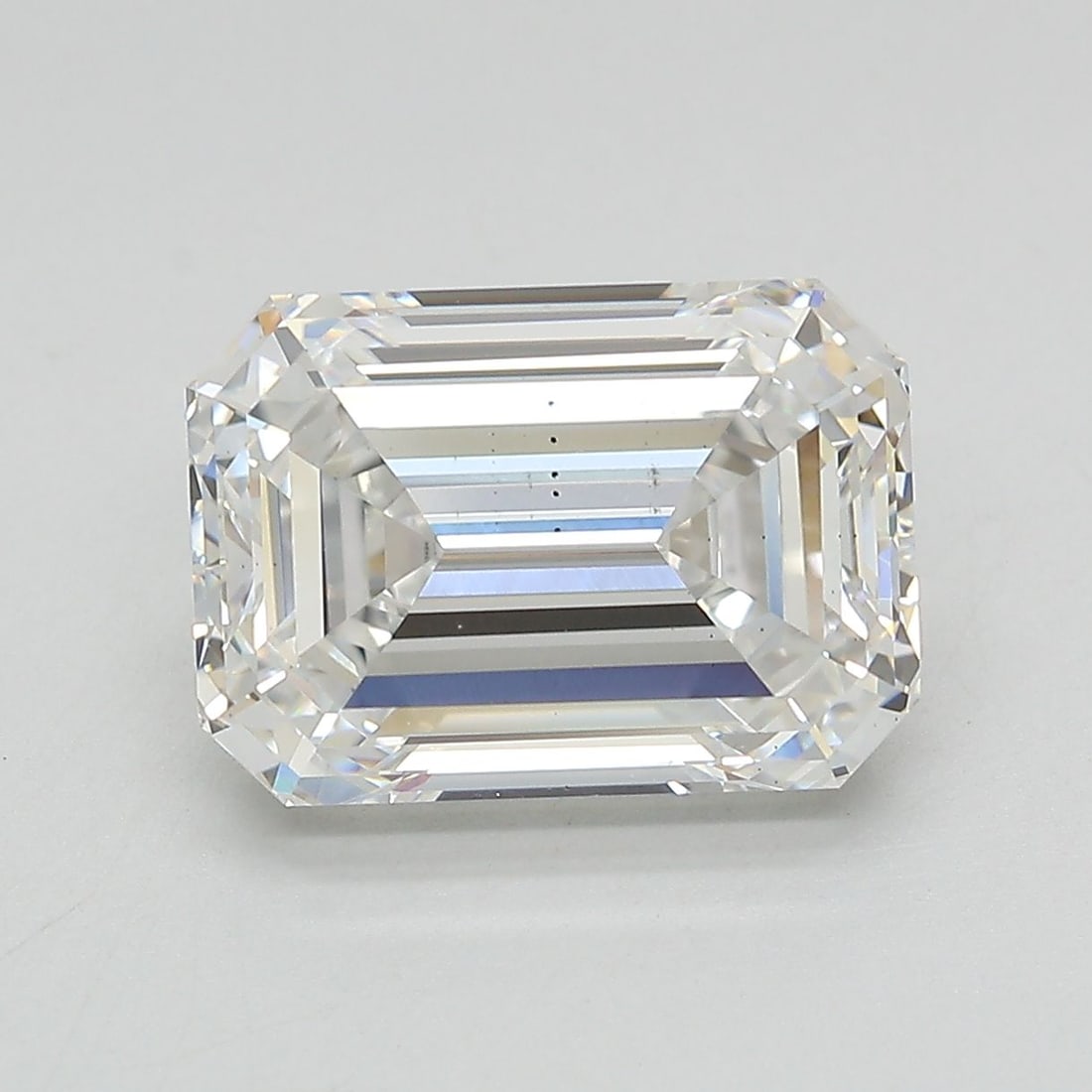 Loose Diamond - EMERALD 5.35ct E SI1: Loose Diamond - EMERALD 5.35ct E SI1 Source: This is a real non-mined Diamond that has been grown in a lab Shape: EMERALD Carats: 5.35 Color: E Clarity: SI1 Certification: IGI Video: