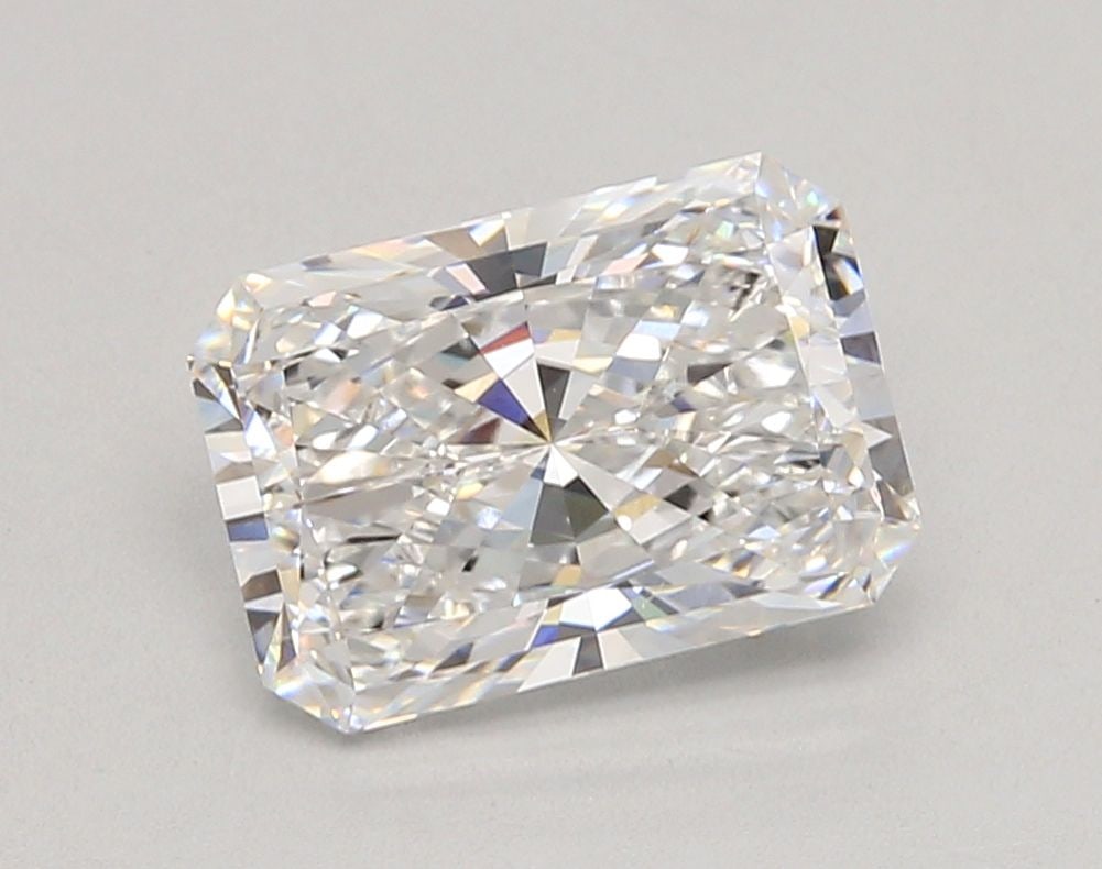 Loose Diamond - RADIANT 3.02ct E VVS2: Loose Diamond - RADIANT 3.02ct E VVS2 Source: This is a real non-mined Diamond that has been grown in a lab Shape: RADIANT Carats: 3.02 Color: E Clarity: VVS2 Certification: IGI Video: