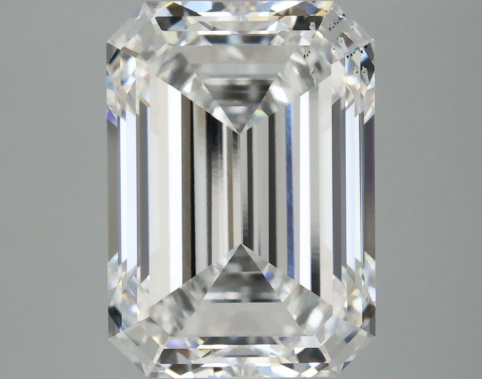 Loose Diamond - EMERALD 5.08ct E VS2: Loose Diamond - EMERALD 5.08ct E VS2 Source: This is a real non-mined Diamond that has been grown in a lab Shape: EMERALD Carats: 5.08 Color: E Clarity: VS2 Certification: IGI Video: