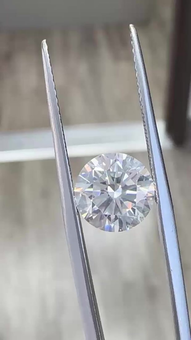 Ideal Loose Diamond - ROUND 2.57ct F SI2: Ideal Loose Diamond - ROUND 2.57ct F SI2 Source: Natural Shape: ROUND Carats: 2.57 Color: F Clarity: SI2 Certification: EGL Video: