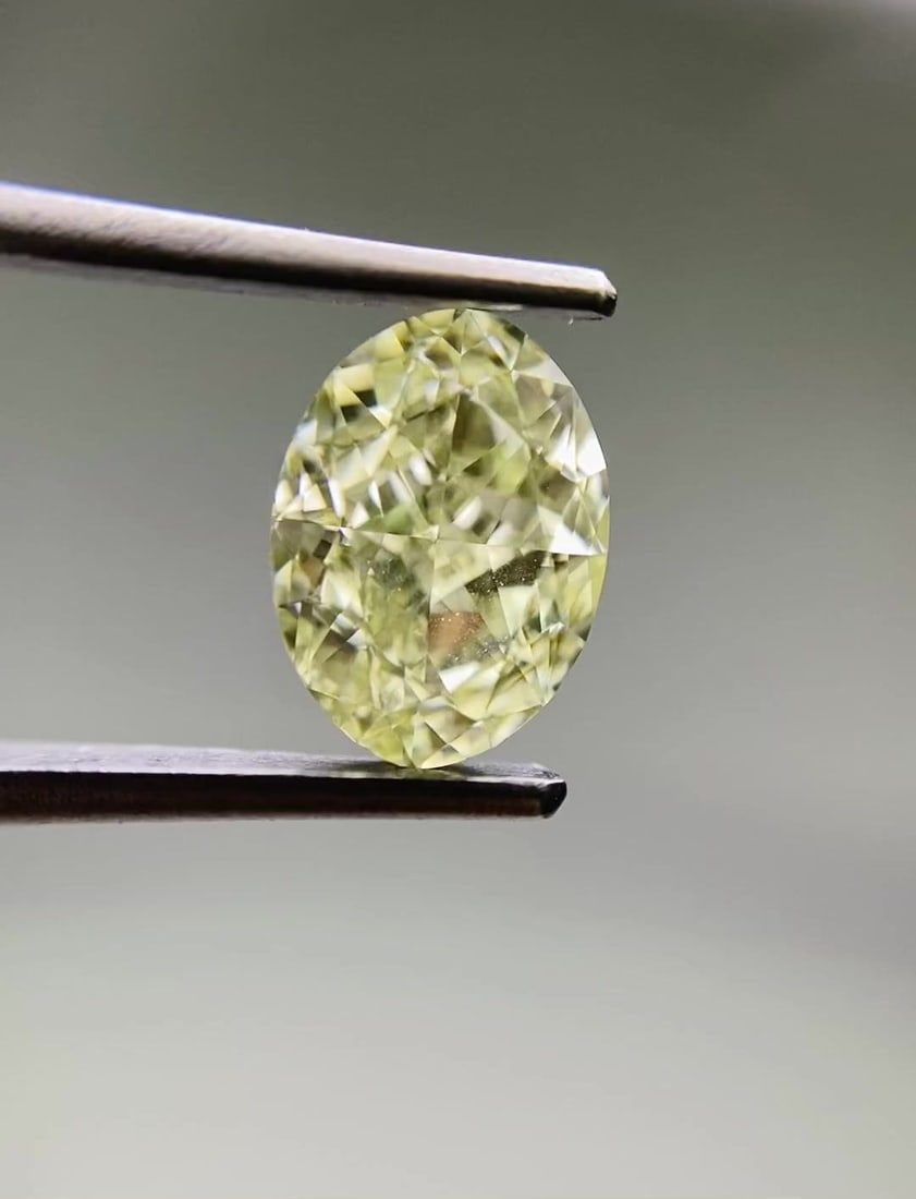 Loose Diamond - OVAL 1.12ct Fancy Light Yellow SI1: Loose Diamond - OVAL 1.12ct Fancy Light Yellow SI1 Source: Natural Shape: OVAL Carats: 1.12 Color: Fancy Light Yellow Certification: GIA Video: