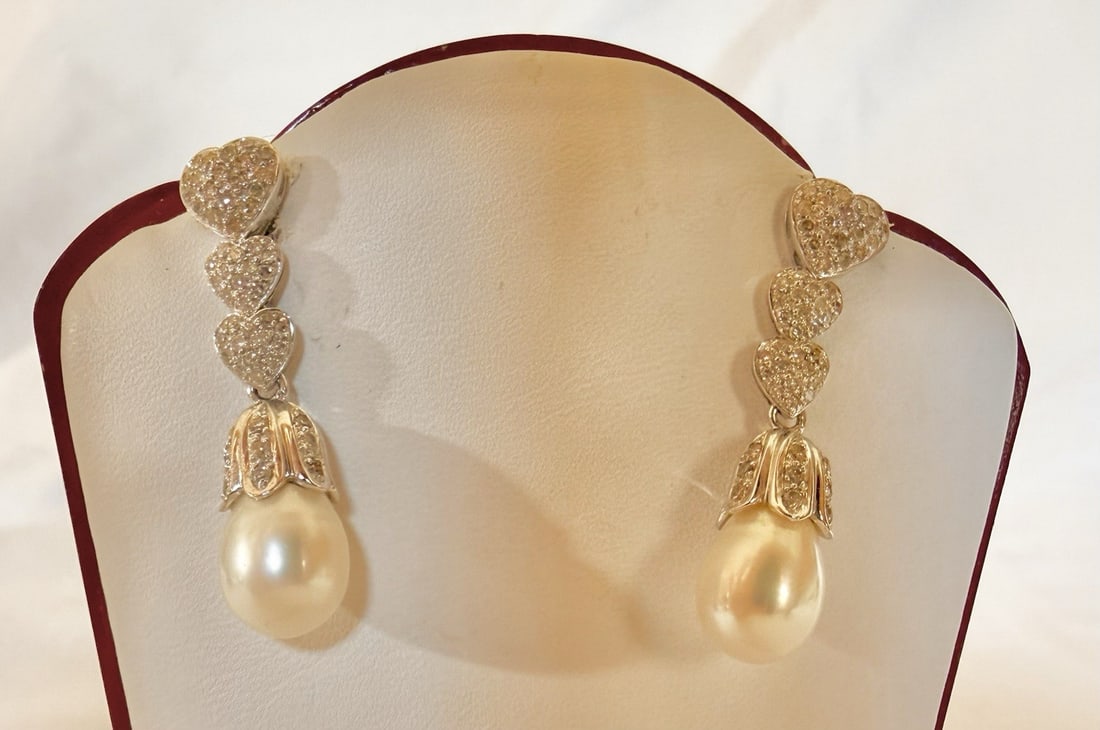 Pair of 18k Yellow Gold Diamond Akoya Pearl Drop Earrings: Pair of 18k Yellow Gold Diamond Akoya Pearl Drop Earrings This pair of dangle/drop earrings features Akoya pearls set in 18k yellow gold, accented with approximately 0.70 ct of diamonds. Each pearl me