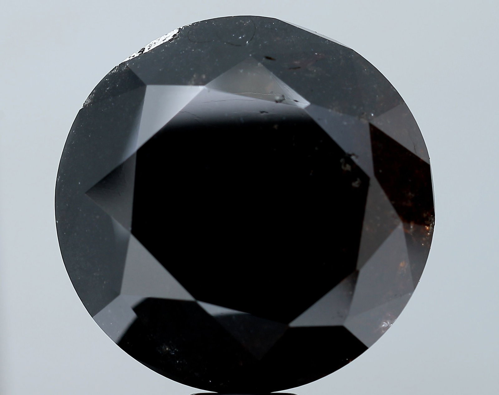 Loose Diamond - ROUND 33.62ct Fancy Black I3: Loose Diamond - ROUND 33.62ct Fancy Black I3 Source: Natural Shape: ROUND Carats: 33.62 Color: Fancy Black Certification: NONE Video: Video Link The Diamond Depot Guarantee: All items in this auction