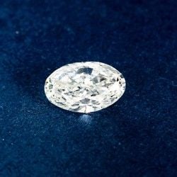 Loose Diamond - OVAL 1.7ct G SI1: Loose Diamond - OVAL 1.7ct G SI1 Source: Natural Shape: OVAL Carats: 1.7 Color: G Clarity: SI1 Certification: GIA The Diamond Depot Guarantee: All items in this auction are guaranteed to be 100% authe