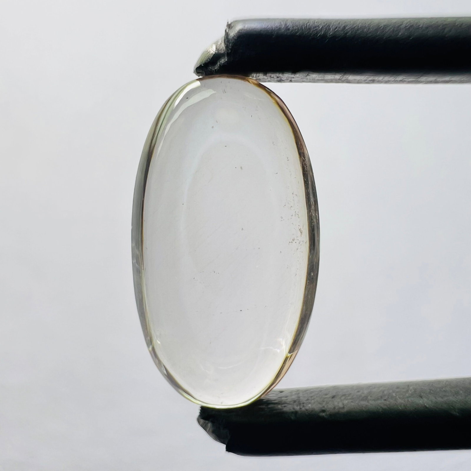 Loose Diamond - OVAL 1.23ct Brown VS1: Loose Diamond - OVAL 1.23ct Brown VS1 Source: This is a real non-mined Diamond that has been grown in a lab Shape: OVAL Carats: 1.23 Color: Brown Certification: NONE Video: