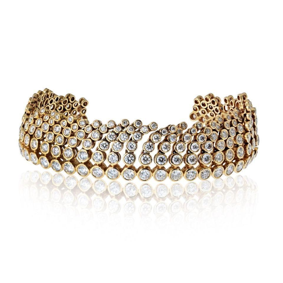 ONDYN Diamond Bracelet in 14K Yellow Gold 7 Carat: ONDYN Diamond Bracelet in 14K Yellow Gold 7 Carat This pre-owned bracelet is crafted from 14K yellow gold and features approximately 7 carats of diamonds. It offers a luxurious and timeless design, ma