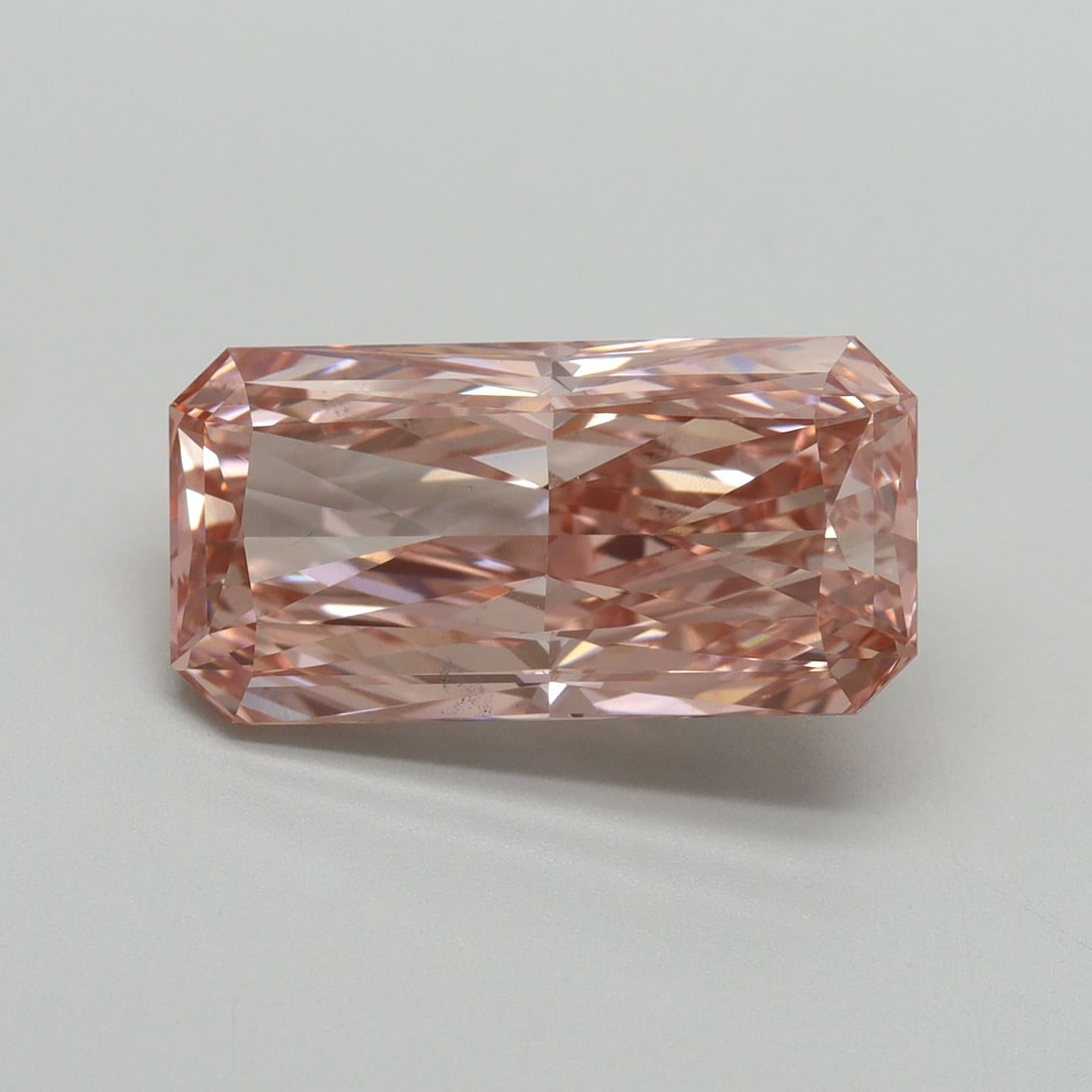 Loose Diamond - RADIANT 6.1ct Fancy Vivid Pink VS2: Loose Diamond - RADIANT 6.1ct Fancy Vivid Pink VS2 Source: This is a real non-mined Diamond that has been grown in a lab Shape: RADIANT Carats: 6.1 Color: Fancy Vivid Pink Certification: IGI Video: