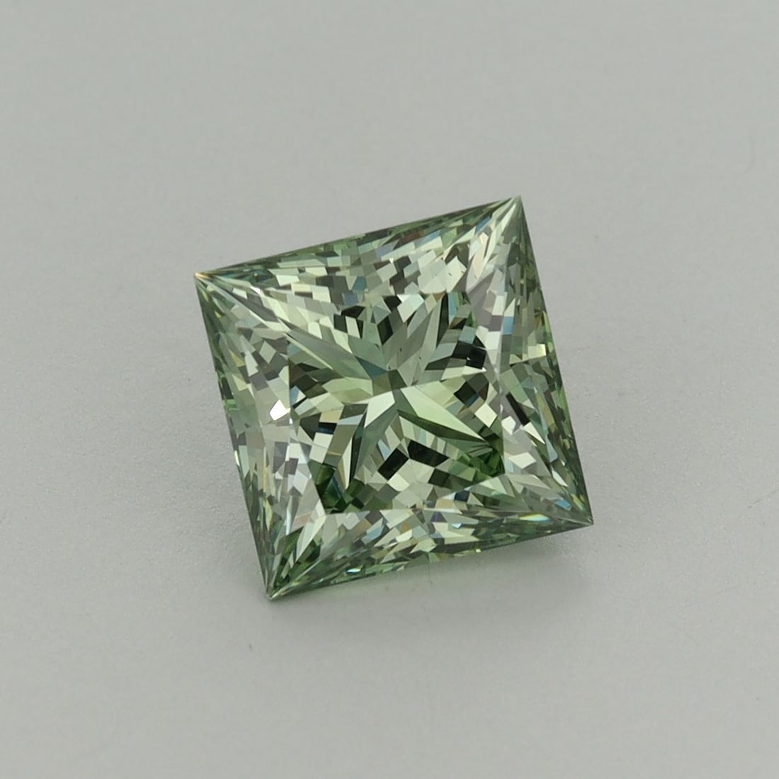 Loose Diamond - PRINCESS 2.01ct Fancy Vivid Green VS1: Loose Diamond - PRINCESS 2.01ct Fancy Vivid Green VS1 Source: This is a real non-mined Diamond that has been grown in a lab Shape: PRINCESS Carats: 2.01 Color: Fancy Vivid Green Certification: IGI Vid