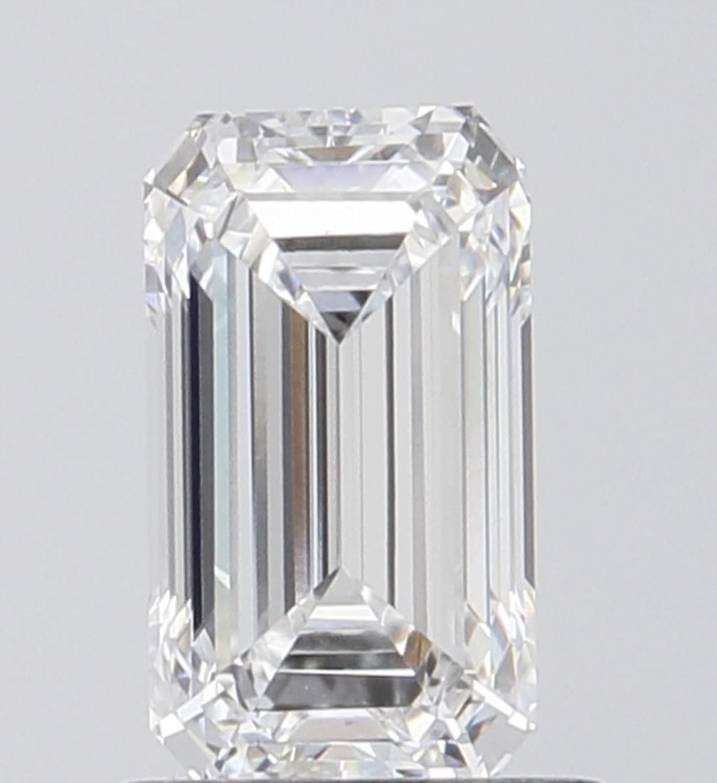 Loose Diamond - EMERALD 0.96ct D VS1: Loose Diamond - EMERALD 0.96ct D VS1 Source: This is a real non-mined Diamond that has been grown in a lab Shape: EMERALD Carats: 0.96 Color: D Clarity: VS1 Certification: IGI Video: