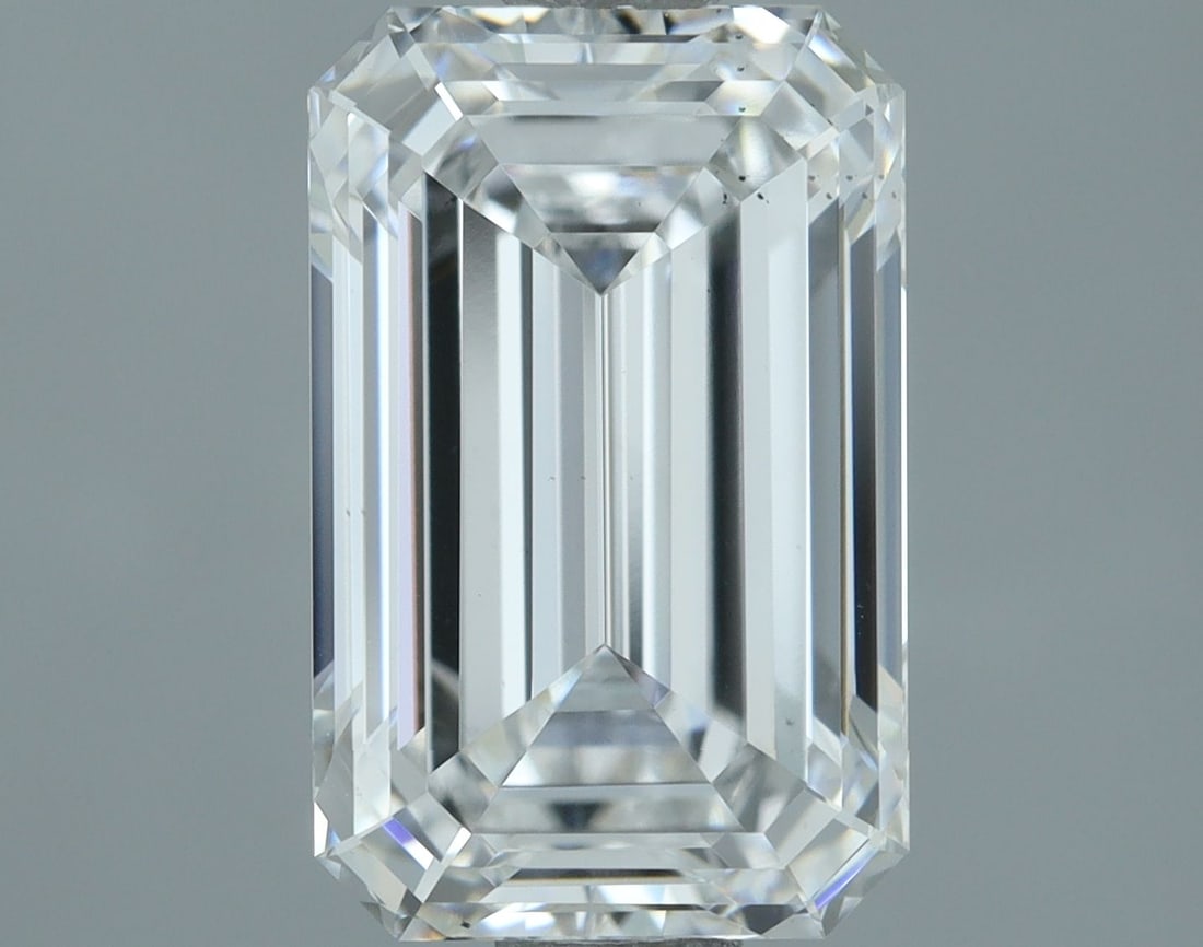 Loose Diamond - EMERALD 2.01ct E VS2: Loose Diamond - EMERALD 2.01ct E VS2 Source: This is a real non-mined Diamond that has been grown in a lab Shape: EMERALD Carats: 2.01 Color: E Clarity: VS2 Certification: IGI Video: