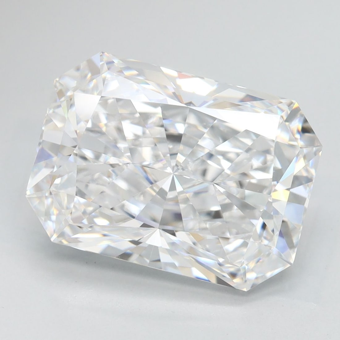 Loose Diamond - RADIANT 5.33ct D VVS1: Loose Diamond - RADIANT 5.33ct D VVS1 Source: This is a real non-mined Diamond that has been grown in a lab Shape: RADIANT Carats: 5.33 Color: D Clarity: VVS1 Certification: GIA Video: