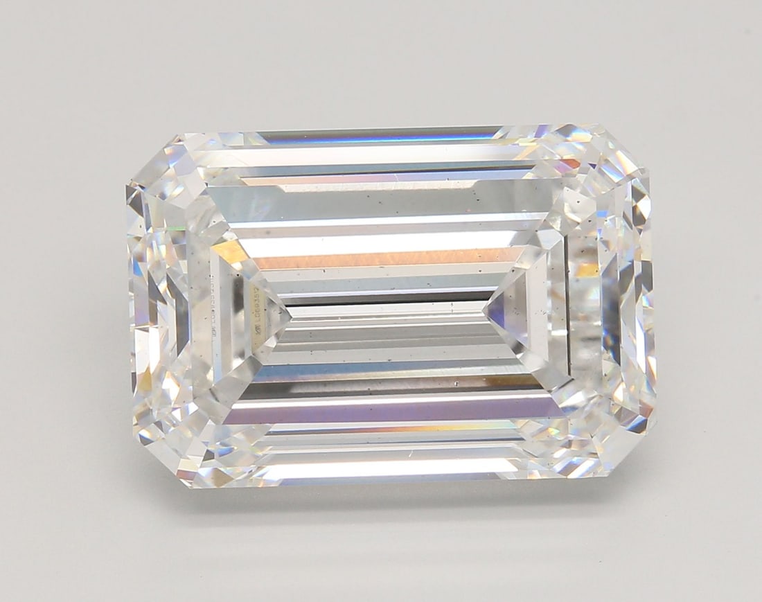 Loose Diamond - EMERALD 17.01ct E SI1: Loose Diamond - EMERALD 17.01ct E SI1 Source: This is a real non-mined Diamond that has been grown in a lab Shape: EMERALD Carats: 17.01 Color: E Clarity: SI1 Certification: IGI Video: Video Link The