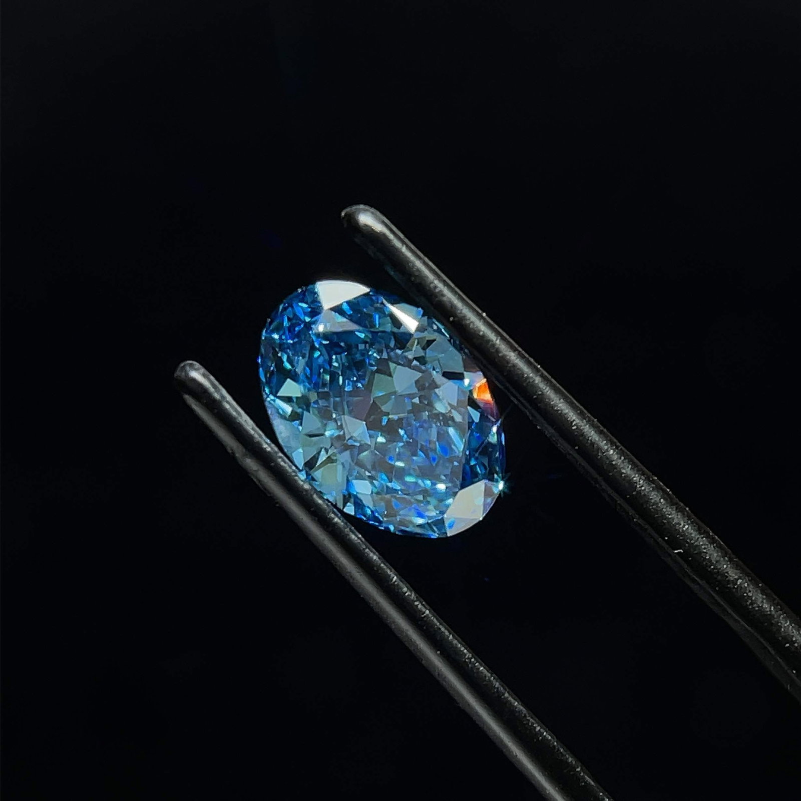 Loose Diamond - OVAL 1.71ct Fancy Vivid Blue VS2: Loose Diamond - OVAL 1.71ct Fancy Vivid Blue VS2 Source: This is a real non-mined Diamond that has been grown in a lab Shape: OVAL Carats: 1.71 Color: Fancy Vivid Blue Certification: IGI Video: Video